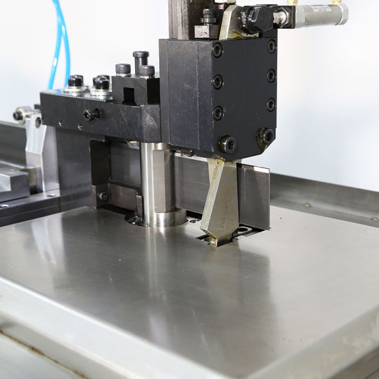 Caja de embalaje Máquina de fabricación de matrices Máquina de doblado de reglas de acero Máquina de doblado para doblado a presión